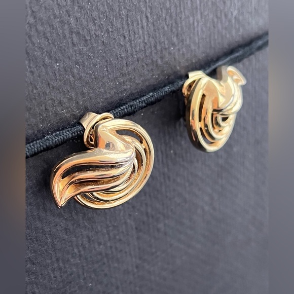 Crown Trifari Brooch and Earrings - Picture 5 of 6